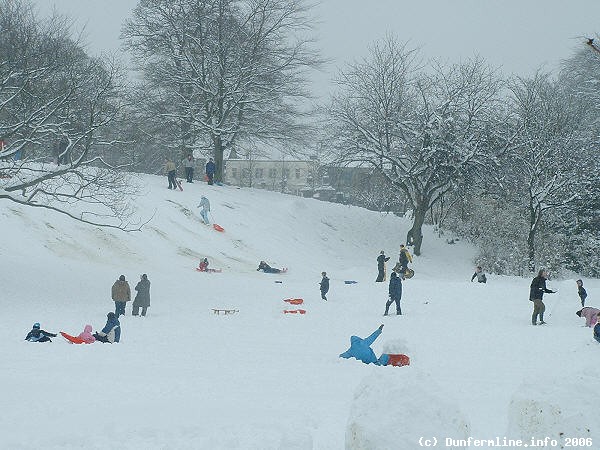 Pittencrieff Park sledging